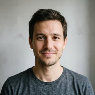 Photo envoyée 1 : adulte fictif créé par IA