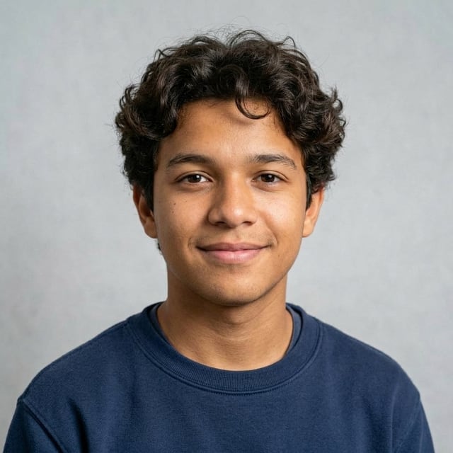 Menino aos 15 anos, previsto por IA